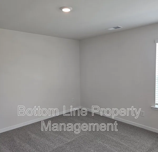 549 Blackpool Ct — Photo 36
