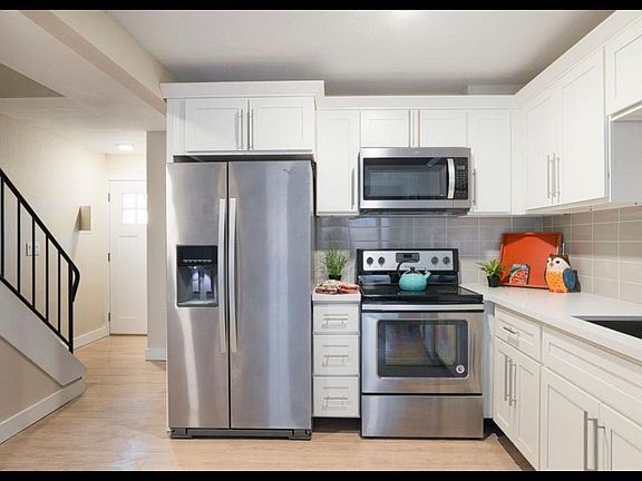 3rd image of 3109 Bridgeport Way W APT 4
