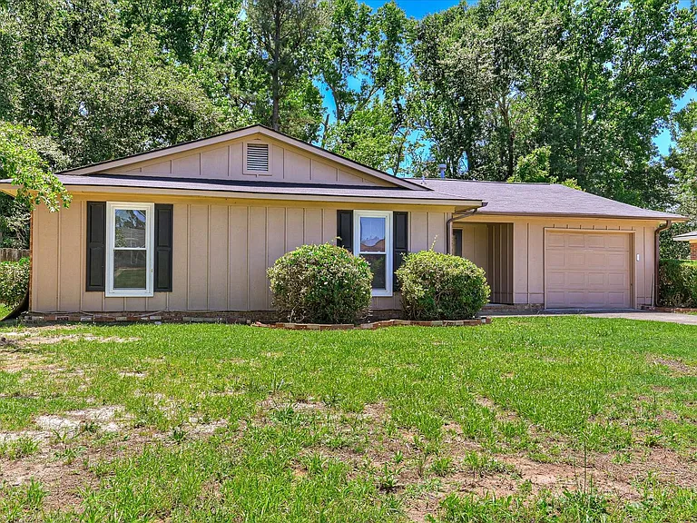 4532 Hillside Dr — Photo 3