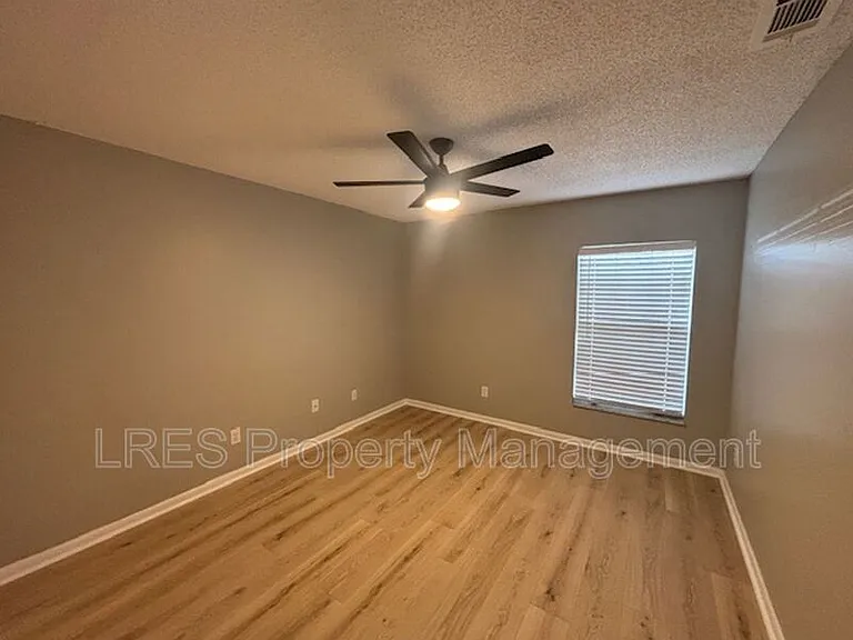 1004 Stout Ct — Photo 22