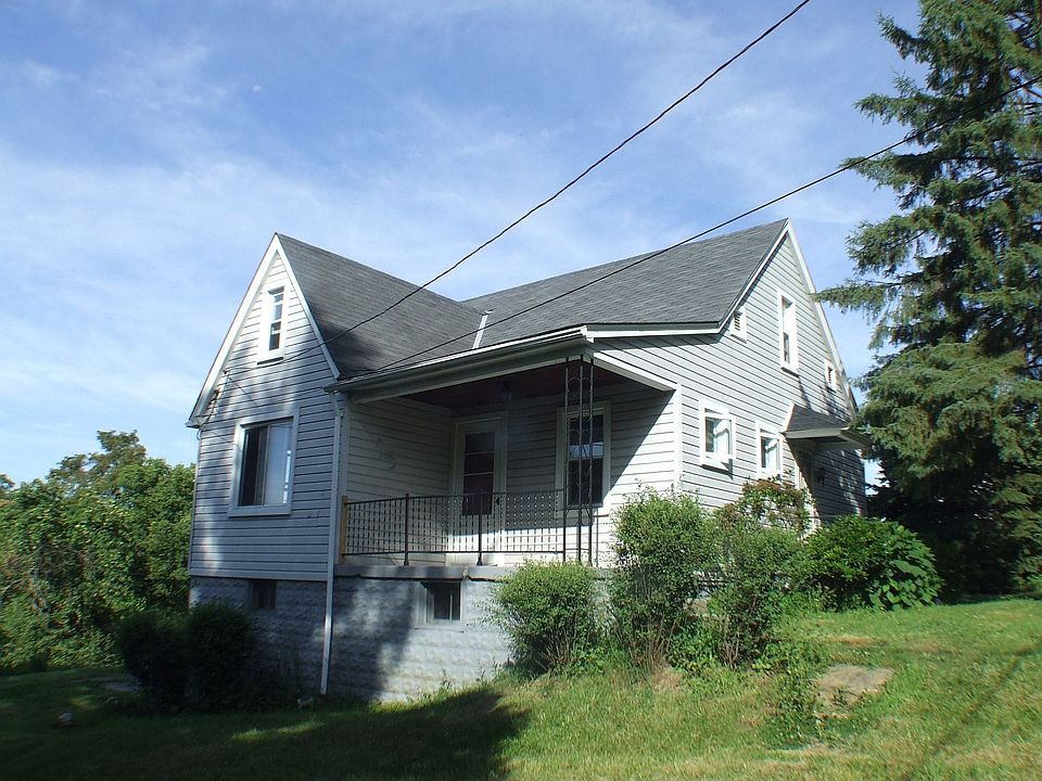This lovely home has a flexible floor plan.
