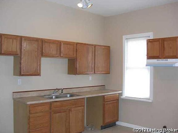 4th image of 705 Baroness Ave