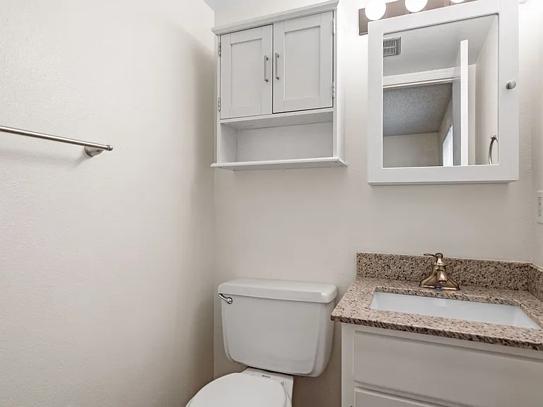 Lakemont Apartments — Photo 34