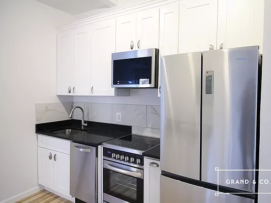 Rented by Grand & Co. | media 2