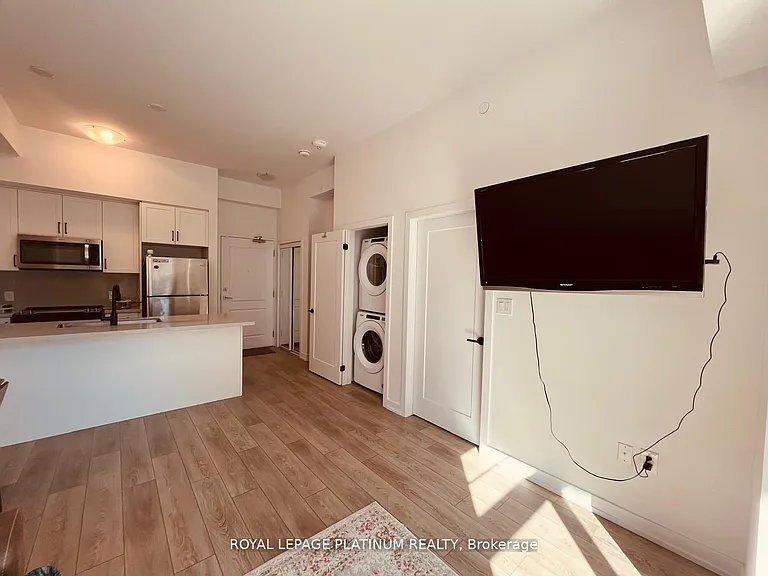 470 Dundas St E #114 — Photo 6