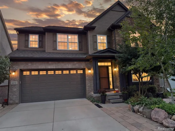 4976 W Stonegate Cir, Lake Orion, MI 48359