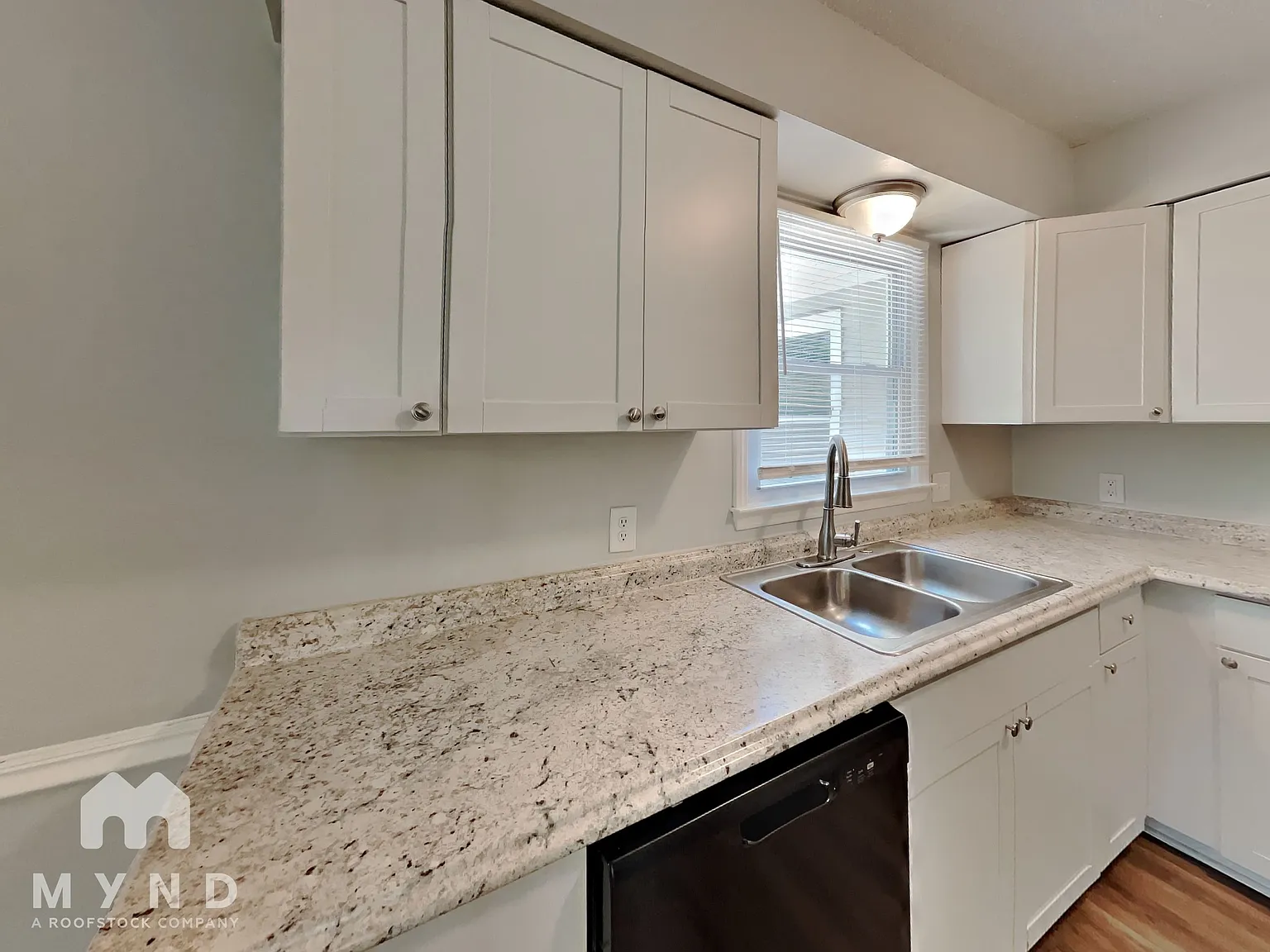 3 bed, 2.0 bath, 1335 sqft, $1,995 — Photo 4