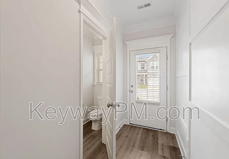 317 Sumac Trl — Photo 4