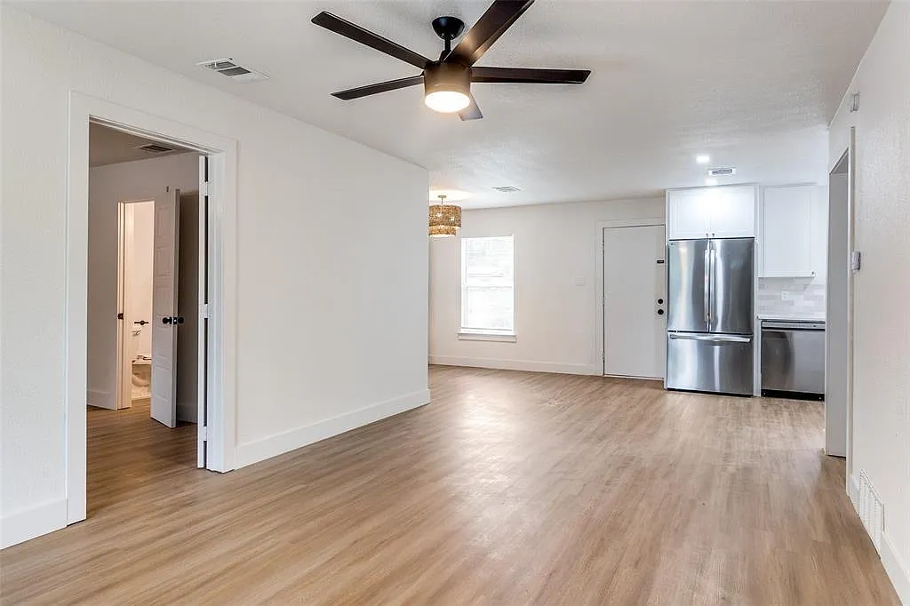 4 bed, 2.0 bath, 1439 sqft, $2,045 — Photo 4