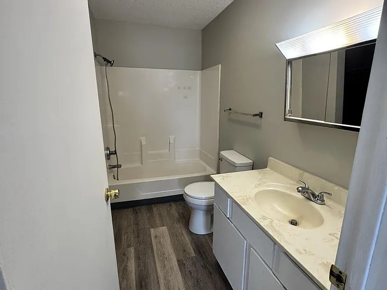 559 Brookside Ct — Photo 6