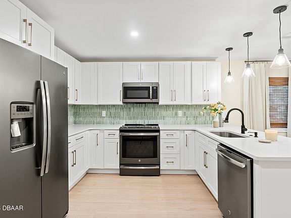 5th image of 150 Howes St
