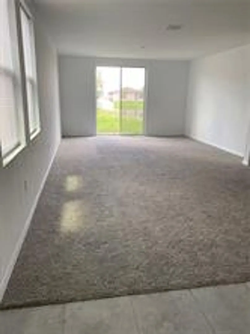 Modern 4/2 House in Lake Deer Estates Available Now! — Photo 3
