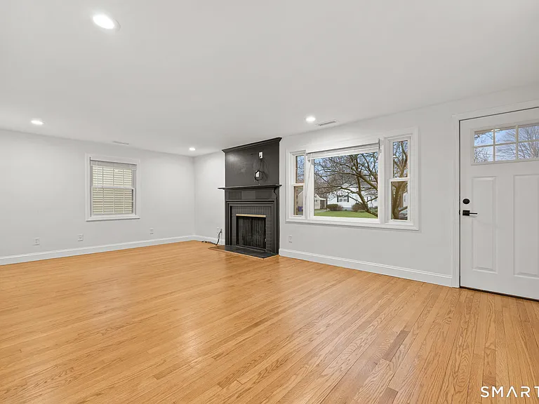 12 Sherwood Rd — Photo 7