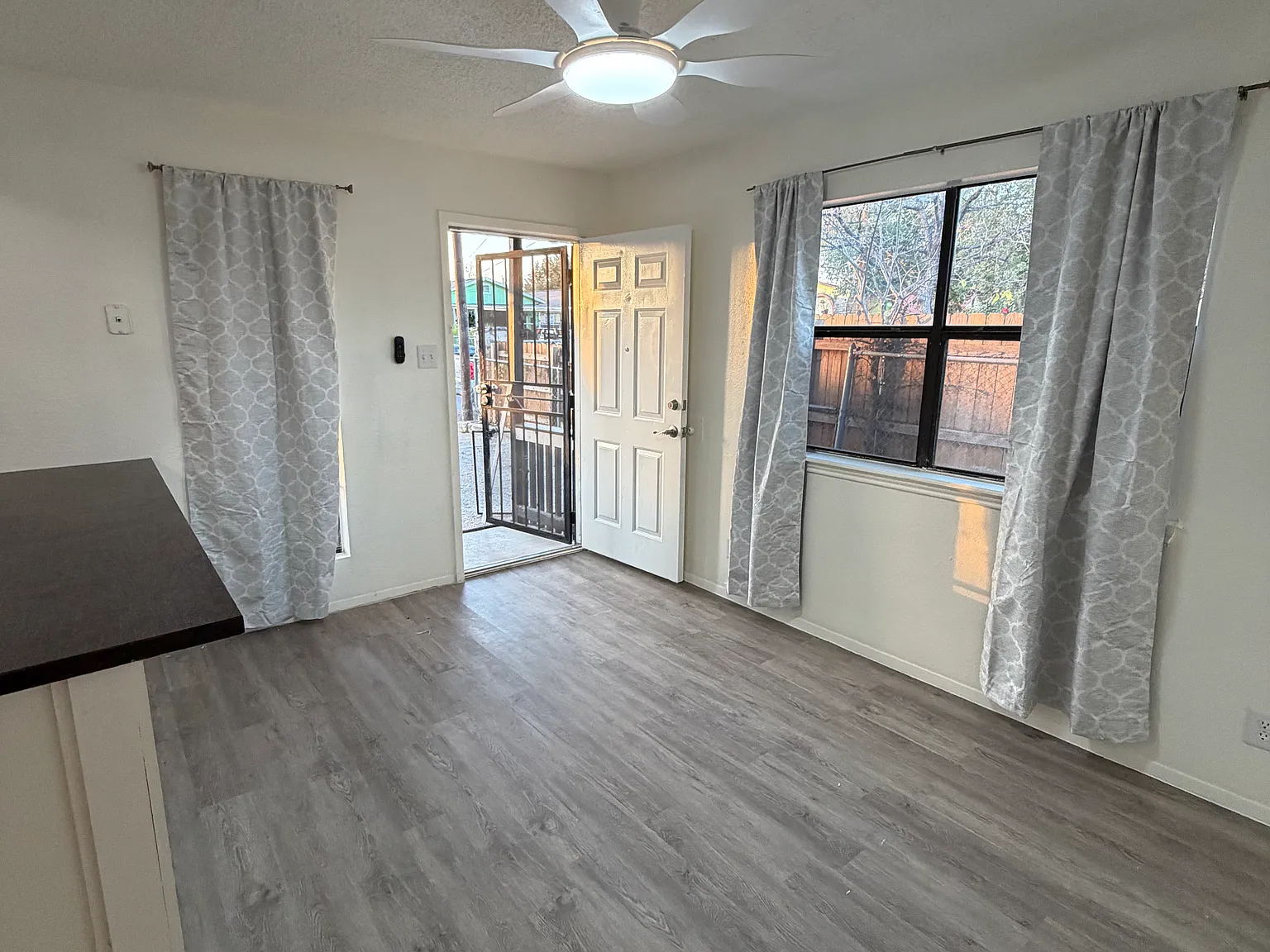 324 S San Eduardo Ave — Photo 2