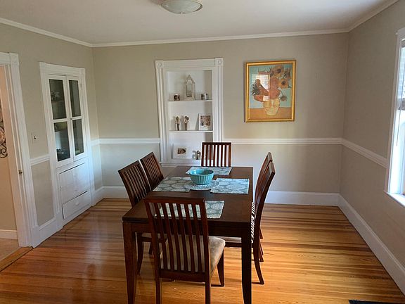 3rd image of 34 Phillips Ave