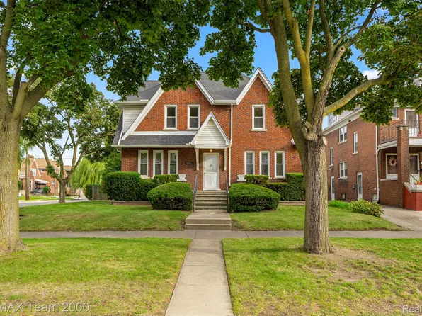 10460 S Morrow Cir, Dearborn, MI 48126