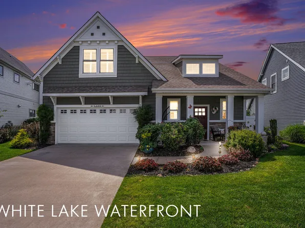 1002 S Cove Cir, Whitehall, MI 49461