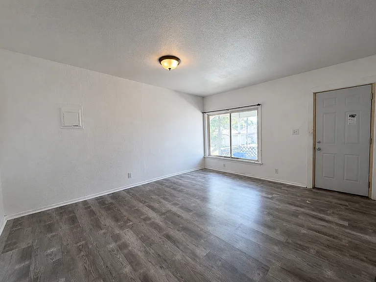 620 Lake Ave W — Photo 4
