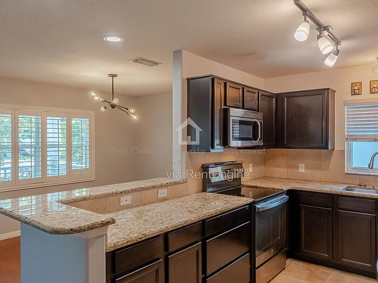 2403 Mayer St — Photo 16