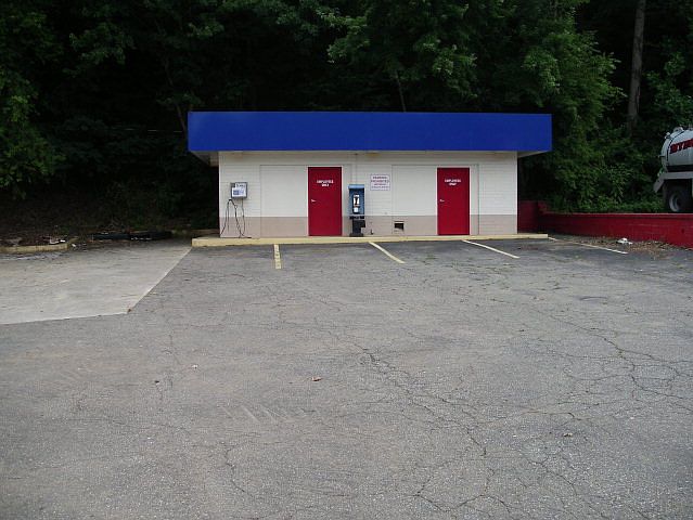 2nd image of 610 W Main St