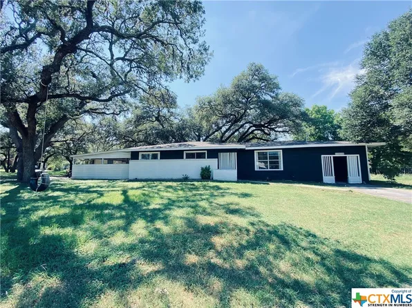 406 Hill St, Yoakum, TX 77995