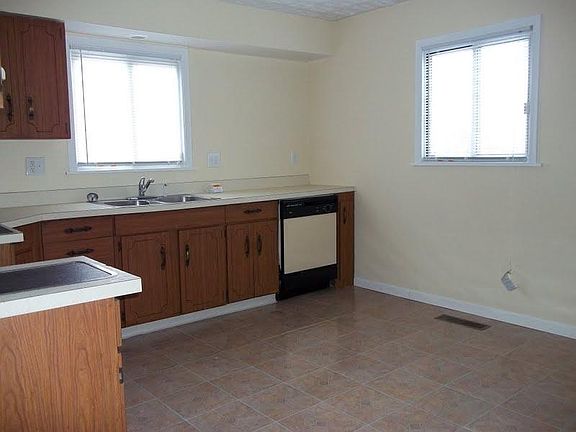4th image of 1109 Graystone Dr