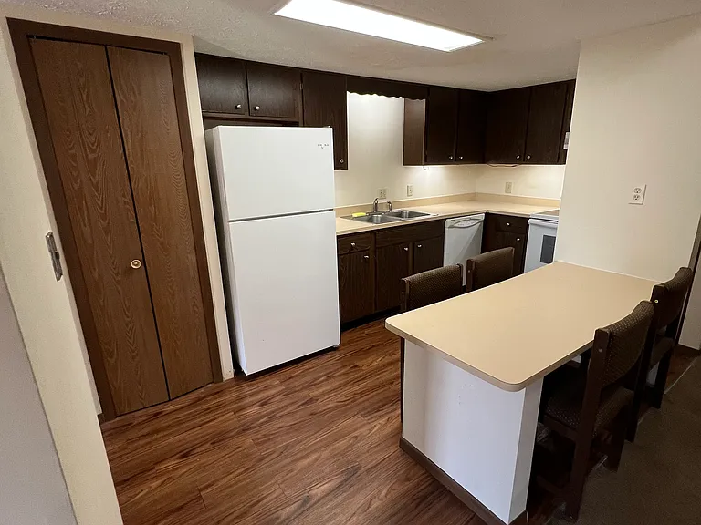 605 Center Ave — Photo 9