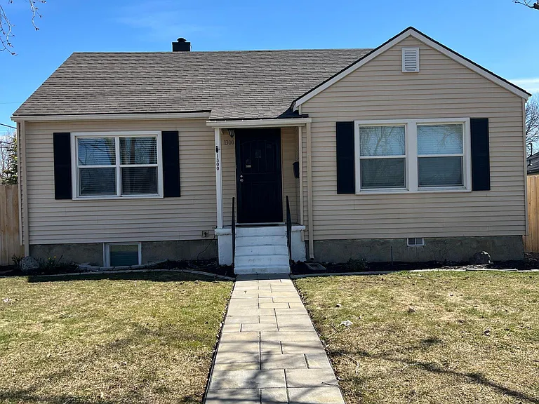 1300 S Vermont Ave — Photo 1