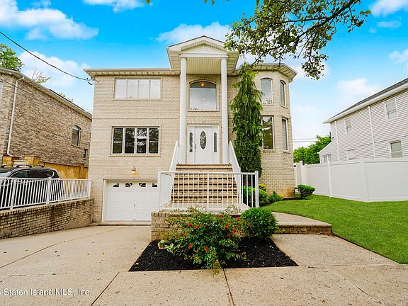 2nd image of 30 Carlton Ct