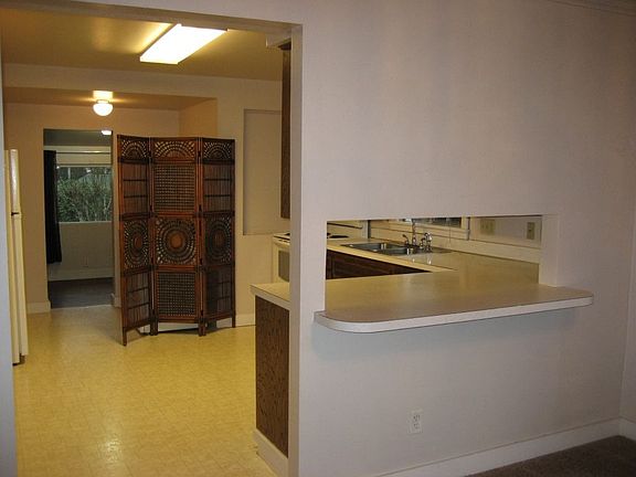Kitchen w/Eating Area