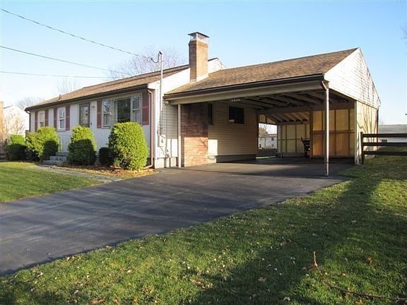 4th image of 10 Munroe Dr