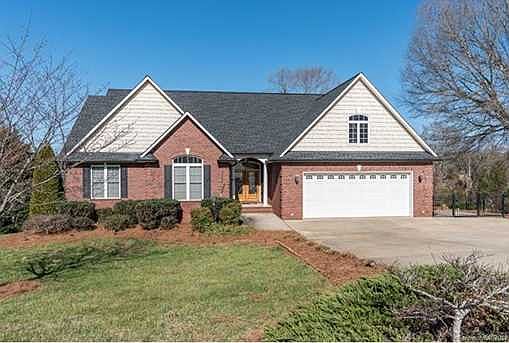 1st image of 2390 Carriage Ln
