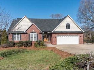 2390 Carriage Ln, Lincolnton, NC 28092
