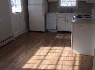 25 Hoodkroft Dr #B, Derry, NH 03038