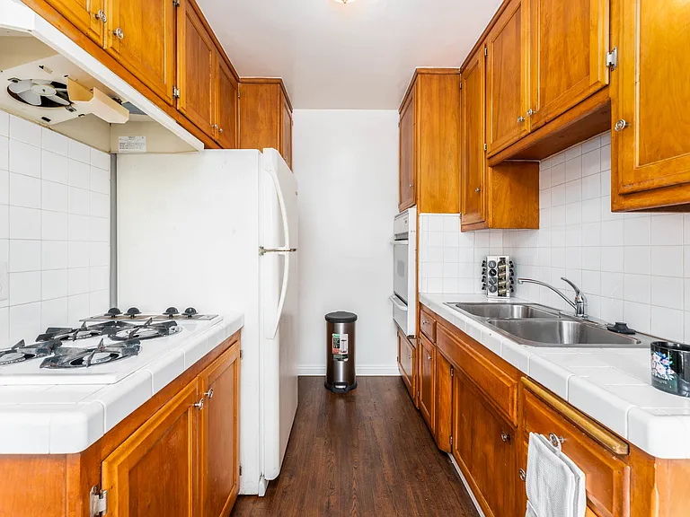 545 E 97th St #2 — Photo 7