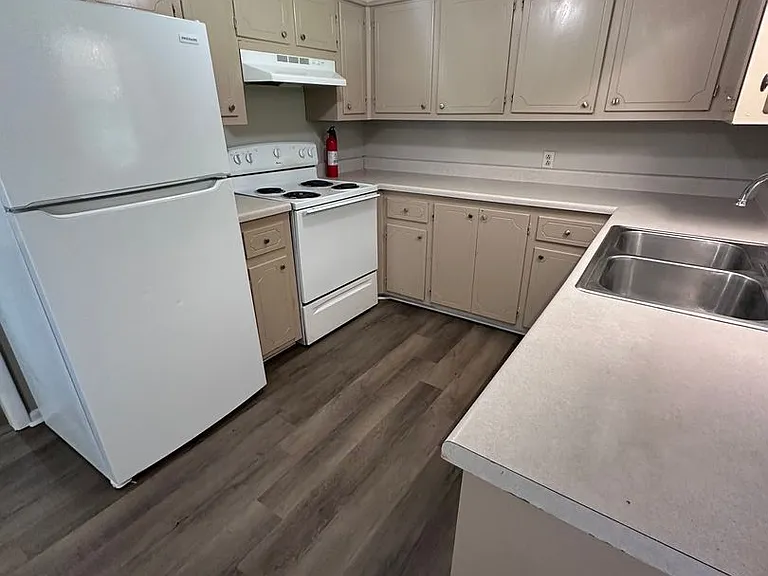 706 Fremont Pl — Photo 5
