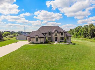 1667 W Buell Rd, Oakland, MI 48363