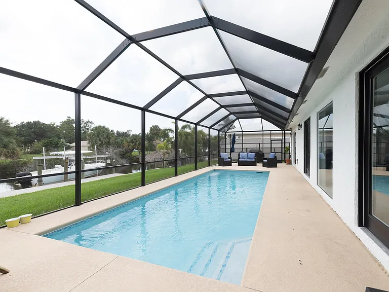 314 NE Surfside Ave — Photo 21