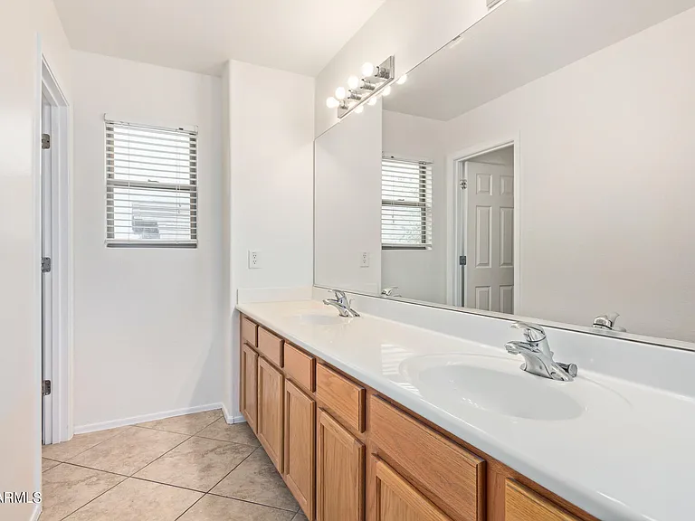 2521 W Desert Spring Way — Photo 34