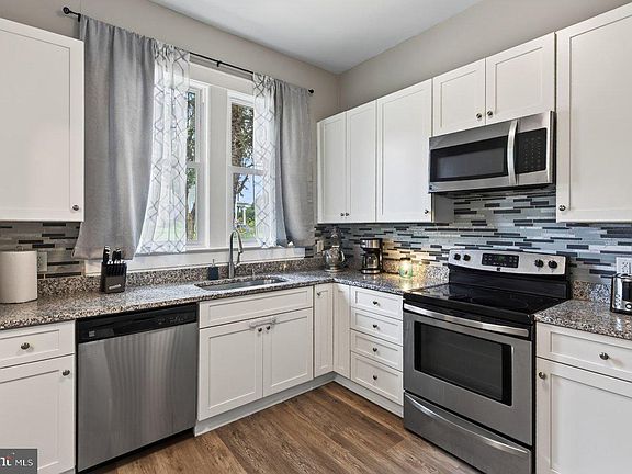 4th image of 305 Virginia Ave