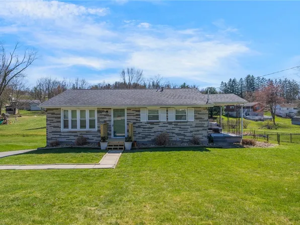 10 Nancy Dr, Jeannette, PA 15644