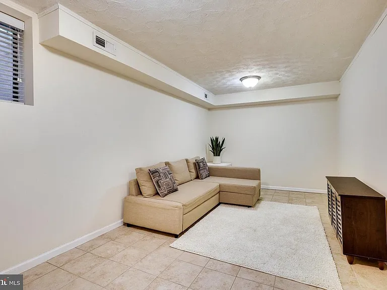 2373 Emerald Heights Ct — Photo 4