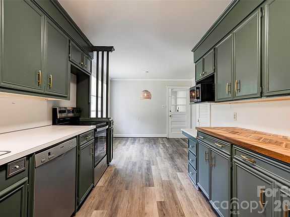 4th image of 809 Forest Hill Dr