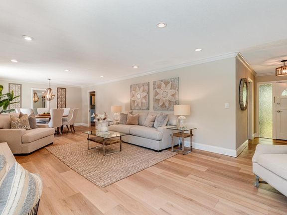 4th image of 102 Old Orchard Dr