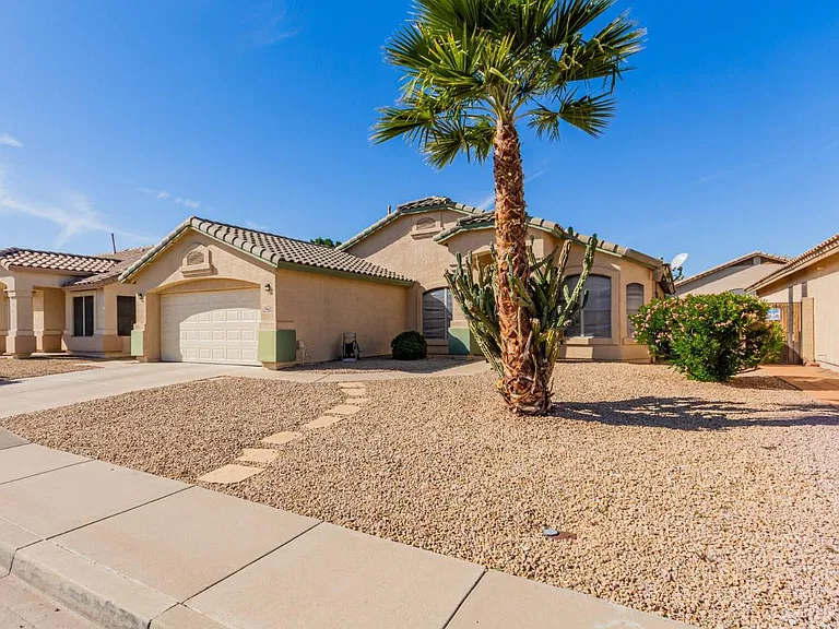 17402 N Chance Dr — Photo 2