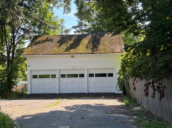 14 Pleasant St, Ware, MA 01082