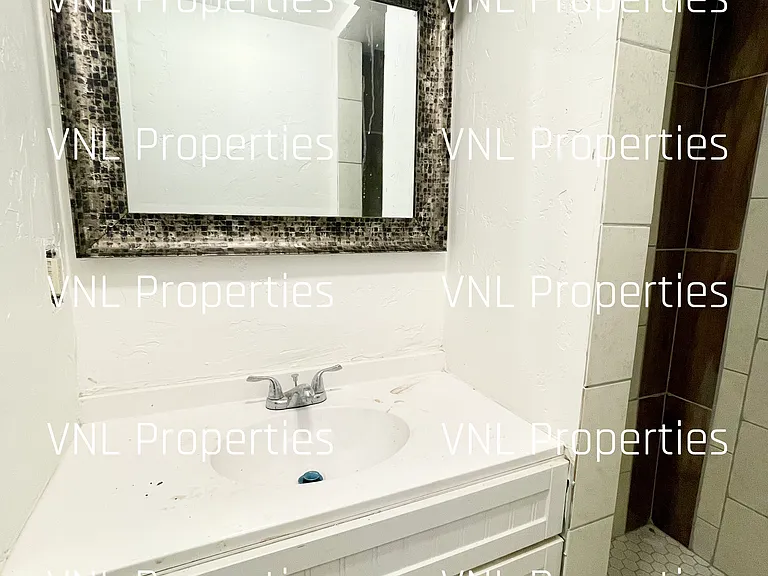 640 N Almendra St #1/2 — Photo 7
