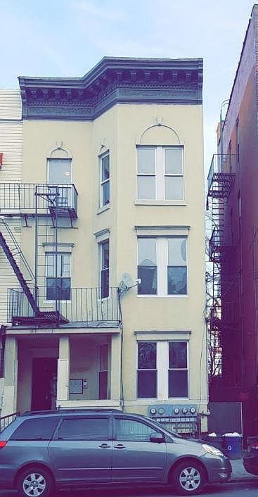 2nd image of 1122 Fox St APT 1