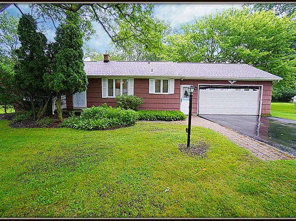 127 Hessland Ct, Elma, NY 14059