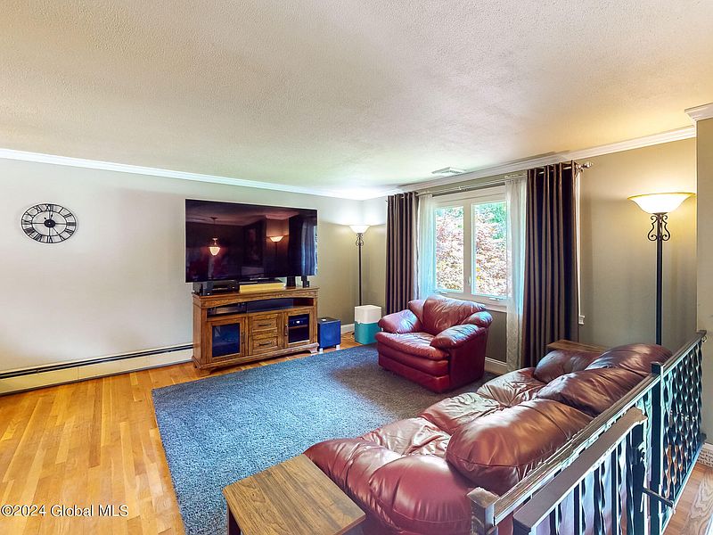 3rd image of 14 Cambridge Avenue
